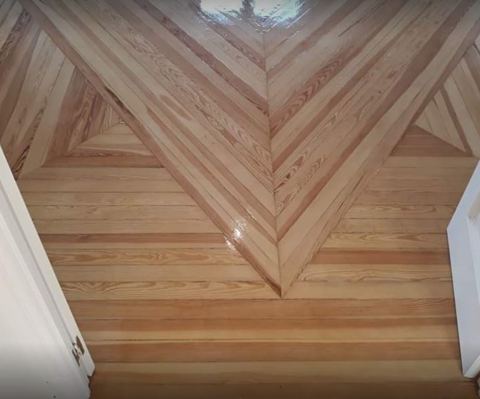 Parquet con dibujo en espiga central