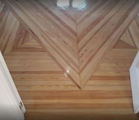 Parquet con diseño en espiga de gran formato
