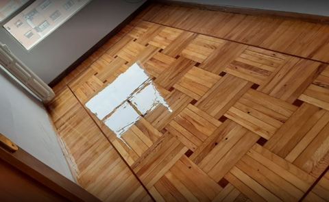 Parquet de damas con piezas sustituidas antes de barnizar